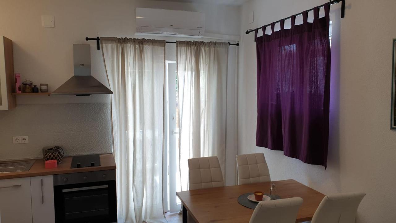Apartmani Juricev Vodice Rom bilde