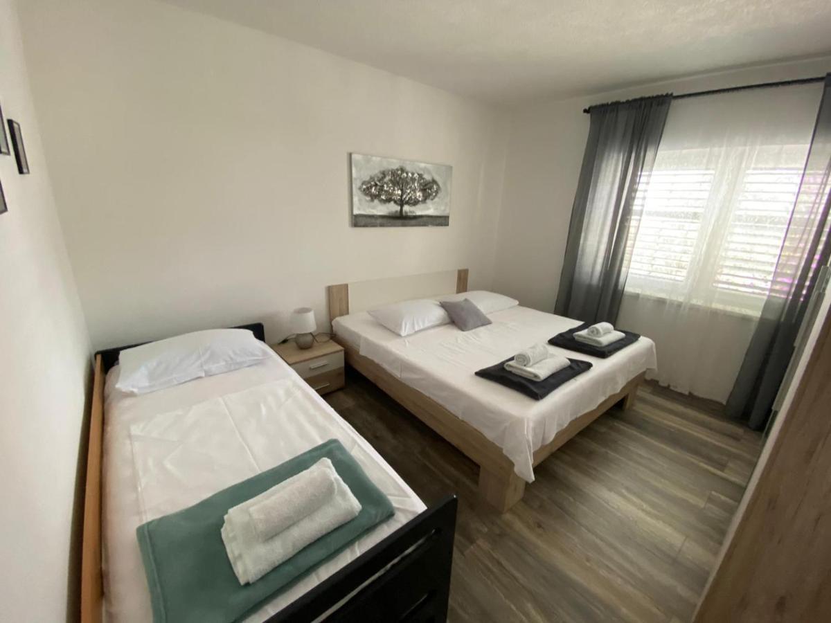 Apartmani Juricev Vodice Rom bilde