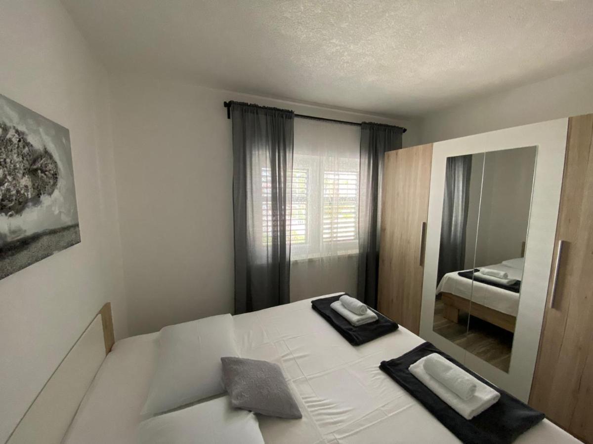 Apartmani Juricev Vodice Rom bilde